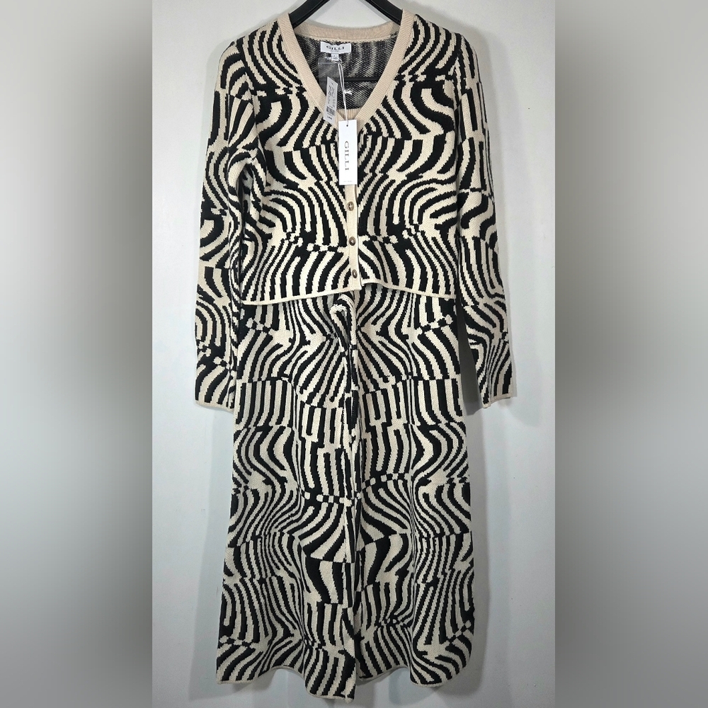 GILLI X NY&C ZEBRA OPTICAL KNIT CROPPED CARDIGAN AND PANT SET.
